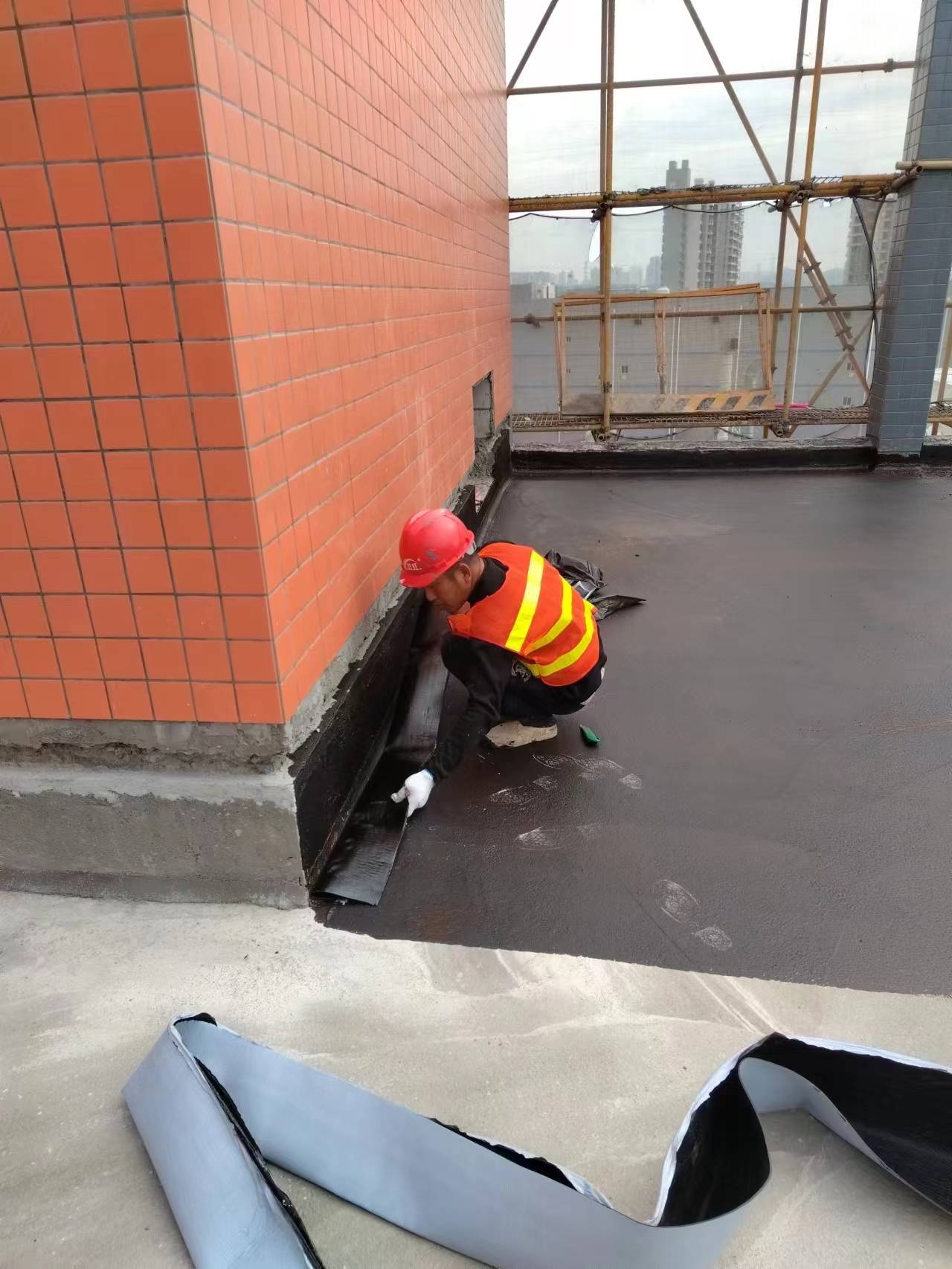 樓房水管漏水怎么辦？廣州本地專業防水補漏與管道安裝服務指南